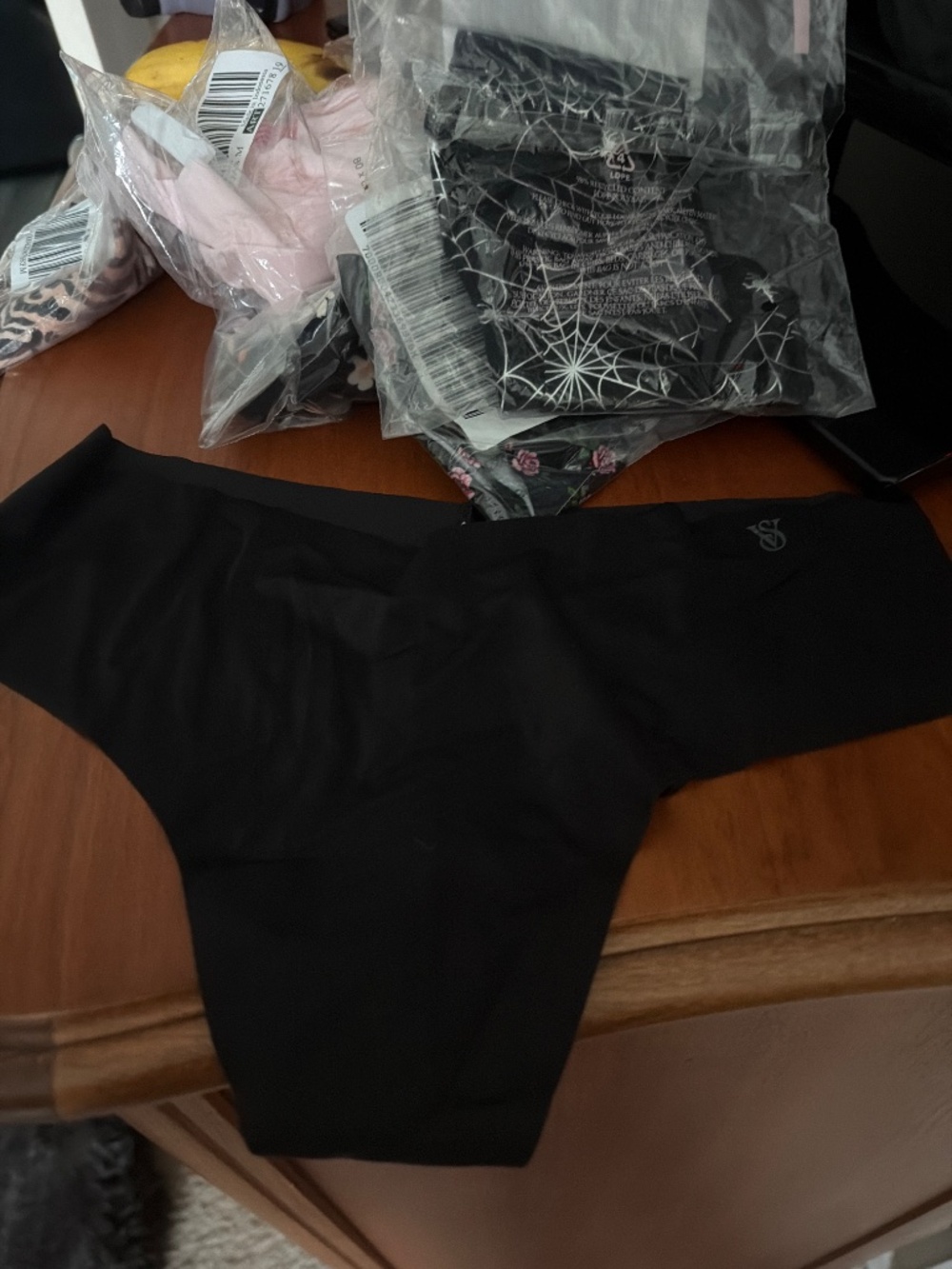 10 pairs of VS panties - Picture 4 of 6
